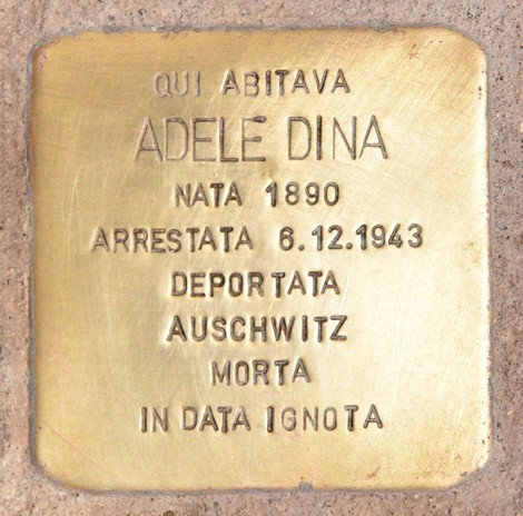 Pietra d'inciampo dedicata alla famiglia Dina - Todesco, commemorando Adele Dina e la sua deportazione.
