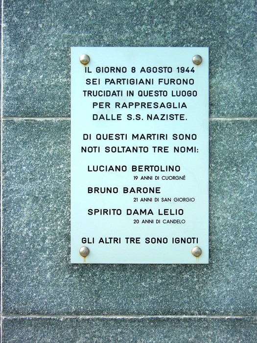Monumento ai partigiani uccisi al ponte dell'autostrada, memoria di valorosi martiri della Resistenza.