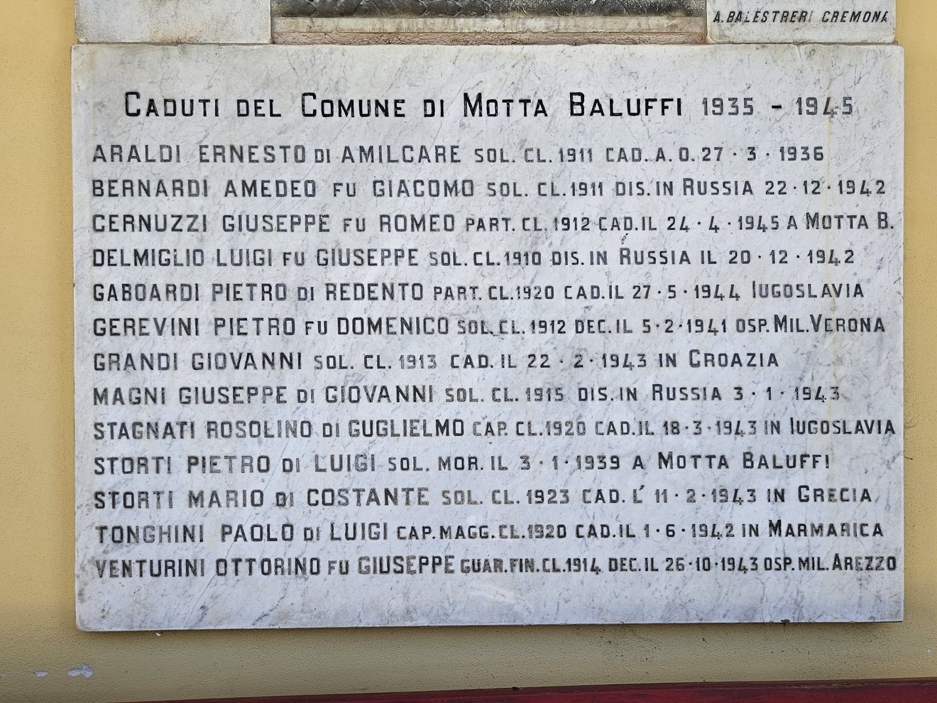 Lapide commemorativa ai caduti di Motta Baluffi, dedicata a soldati del periodo 1935-1945.