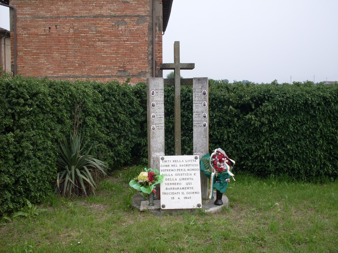 Monumento commemorativo dedicato ai fucilati del podere Righetta, a ricordo della lotta per la libertà.
