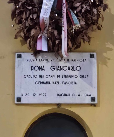 Lapide commemorativa a Donà Giancarlo, patriota caduto nei campi di sterminio della Germania nazista.