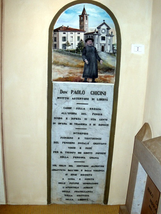 Lapide commemorativa di Don Paolo Ghigini e ai caduti di San Pietro Casasco, in memoria del loro sacrificio.