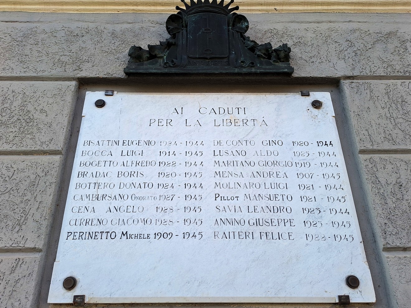 Lapide ai Caduti per la Libertà, Comune di Chivasso (TO), foto 1