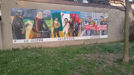 Murale dedicato alle donne della Resistenza, rappresenta momenti significativi della lotta.