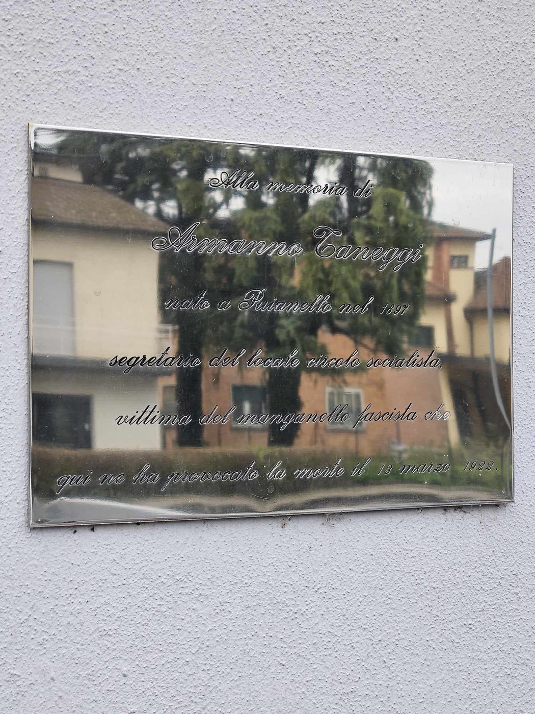 Targa commemorativa in memoria di Armando Taneggi, vittima del regime fascista.