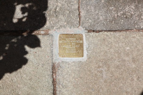 Pietra d'inciampo dedicata a Riccardo Marsiglio, commemorativa di vittime della Shoah.