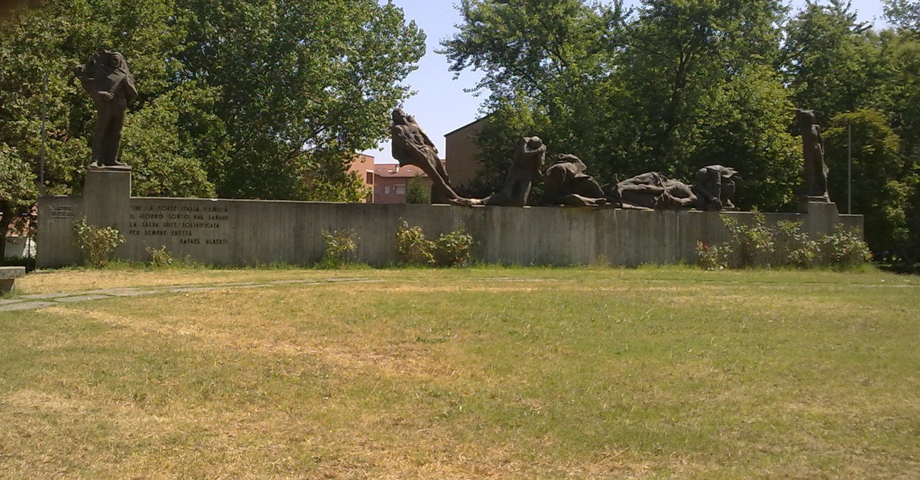 Monumento alla Resistenza di Villa Sesso, commemorazione e rinascita, immerso nel verde e nella storia.