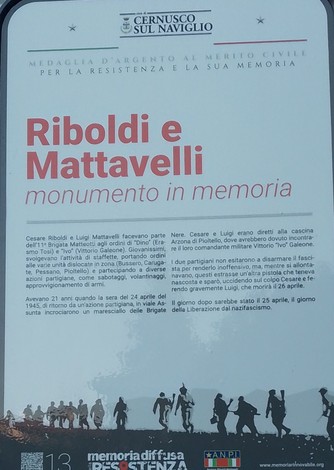 Monumento dedicato a Riboldi, Mattavelli e ai partigiani, commemorando la Resistenza e il sacrificio dei deportati.