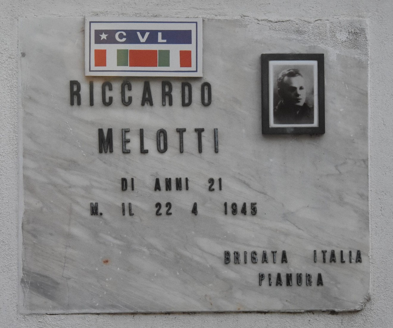 Lapide commemorativa dedicata a Riccardo Melotti, giovane partigiano, morti nel 1945.