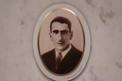 Il "Sacrario dei caduti per la Liberazione" con ritratti dei caduti in memoria e rispetto.