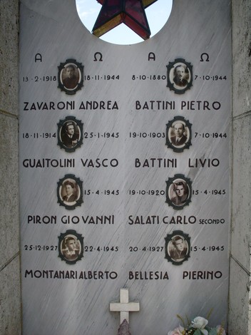 Monumento commemorativo ai caduti della Resistenza a Campagnola, con nomi e date di valorosi militanti.