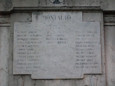 Monumento ai Caduti di Vezzano, dedicato alla memoria dei soldati che hanno sacrificato la loro vita.