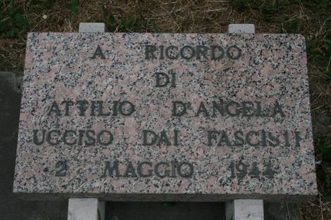 Cippo commemorativo dedicato a Attilio D'Angela, ucciso dai fascisti il 2 maggio 1944.