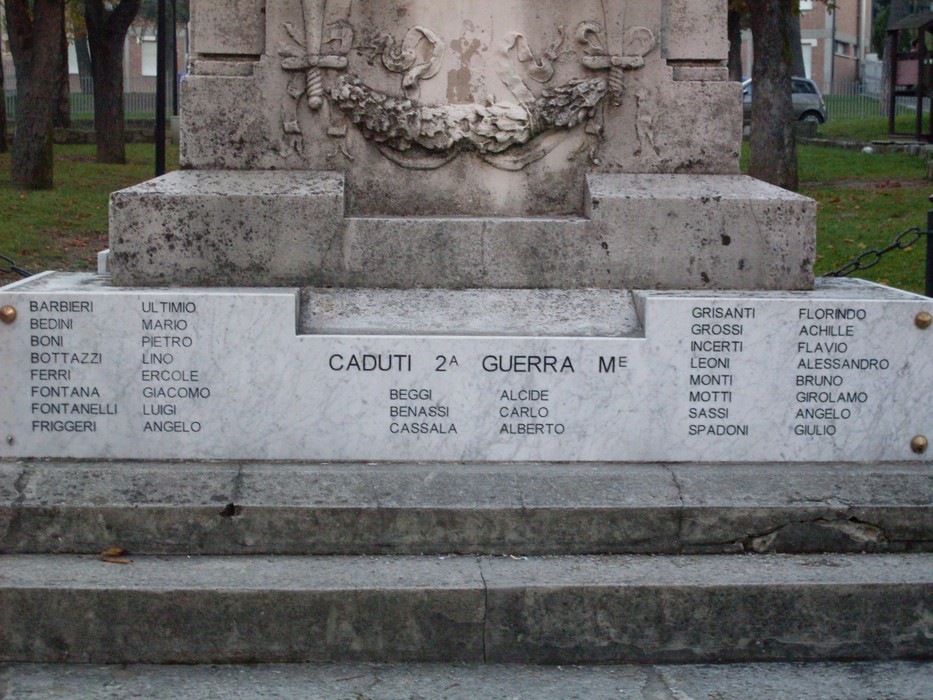 Monumento ai Caduti di Vezzano, commemorazione dei soldati perduti nelle guerre.