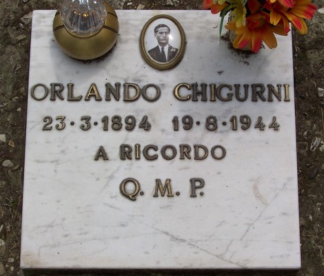 Pietra tombale di Orlando Chigurni nel Sacrario del cimitero di Badia a Settimo, simbolo di memoria e rispetto.