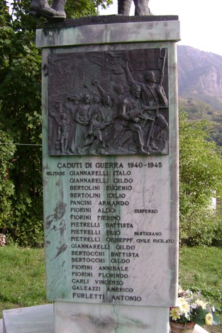 Monumento ai caduti di Sassalbo, dedicato ai militari scomparsi nella Seconda Guerra Mondiale.