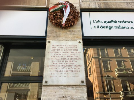 Lapide commemorativa dedicata ad Arturo Capettini, pioniere della lotta partigiana.