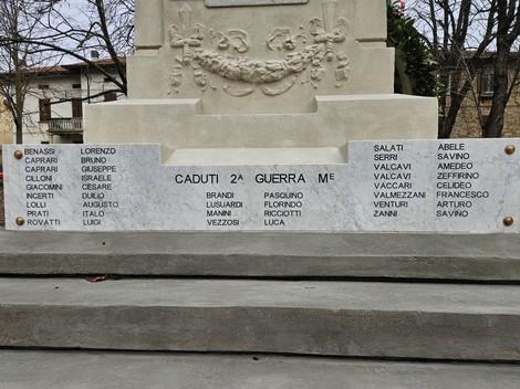 Monumento ai Caduti di Vezzano sul Crostolo, Comune di Vezzano sul Crostolo (RE), foto 3
