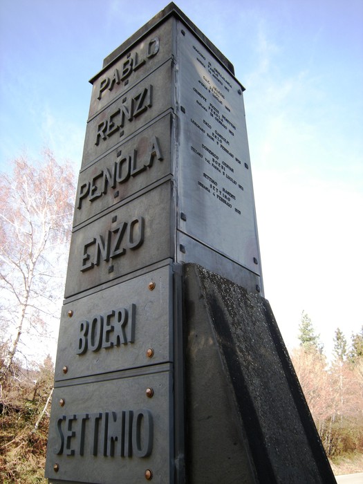 Monumento che celebra il Comando unico della Resistenza parmense, in memoria dei suoi caduti.