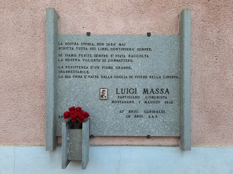Lapide a Massa, Comune di Montanaro (TO), foto 1