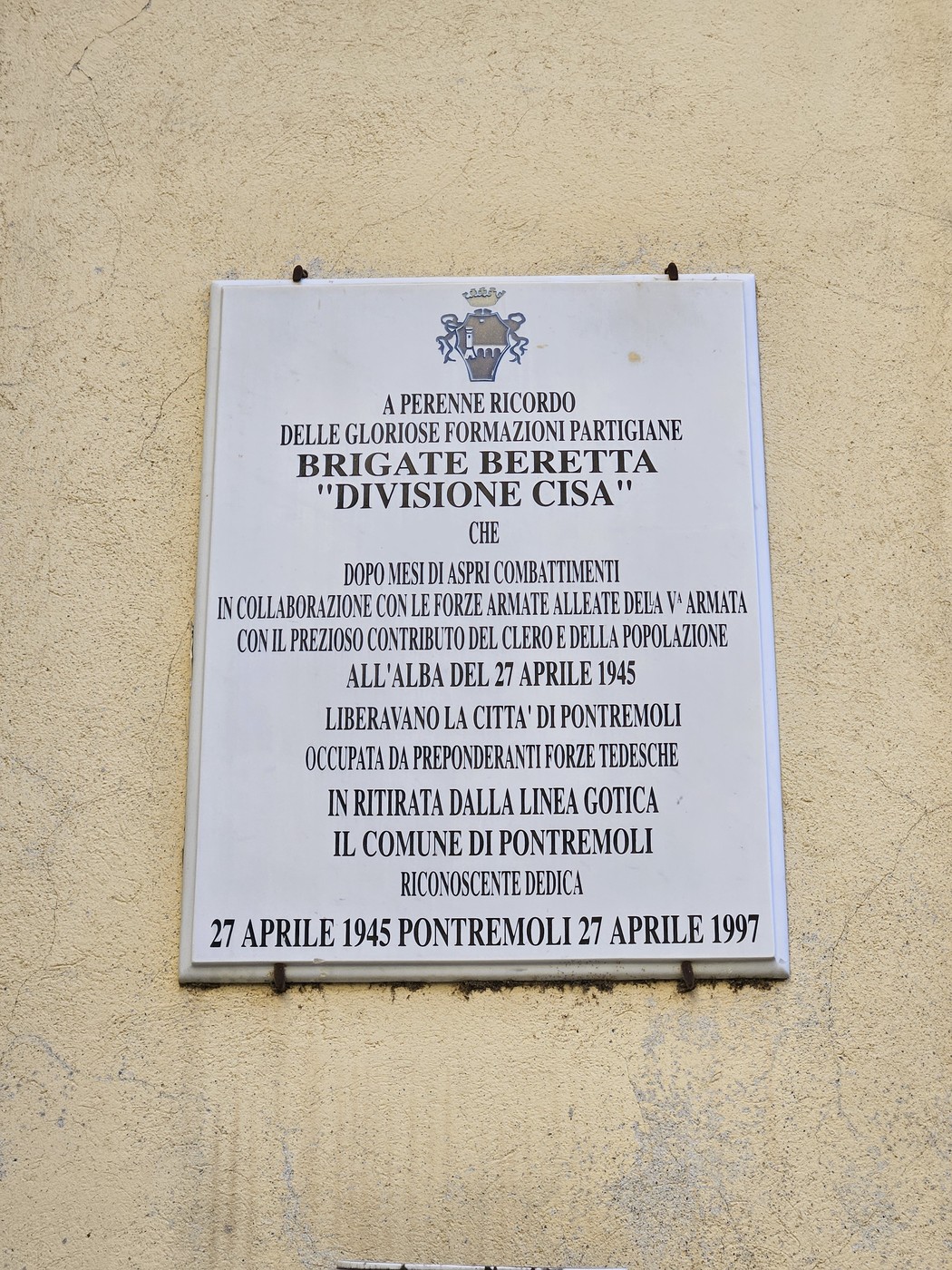 Lapide commemorativa della Divisione "Cisa" nel comune di Pontremoli, dedicata ai partigiani.