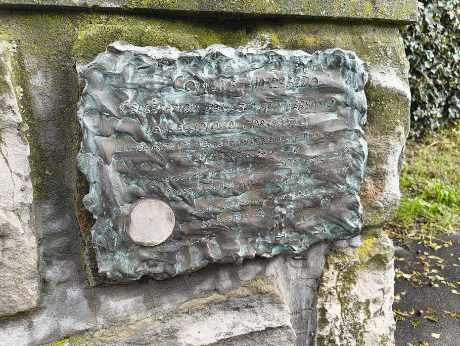 Monumento commemorativo per il 50° anniversario dell'eccidio di Monte Sole, in memoria delle vittime.