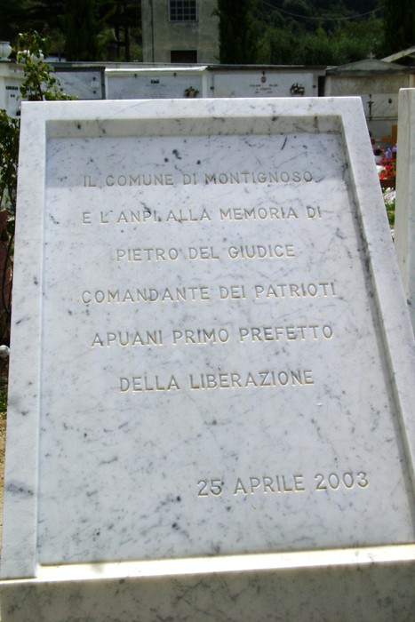 Sepolcro di Del Giudice, commemorazione di Pietro del Giudice, patriota e prefetto della Liberazione. Montignoso.