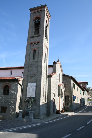 Monumento alla pace della Consuma, una torre che simboleggia la speranza e la riconciliazione.