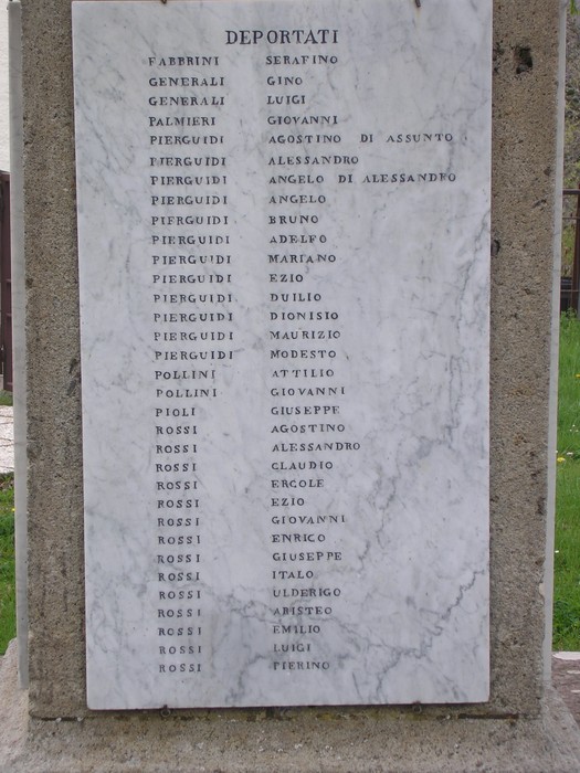 Monumento dedicato ai caduti e ai deportati, simbolo di memoria e rispetto per le vittime.