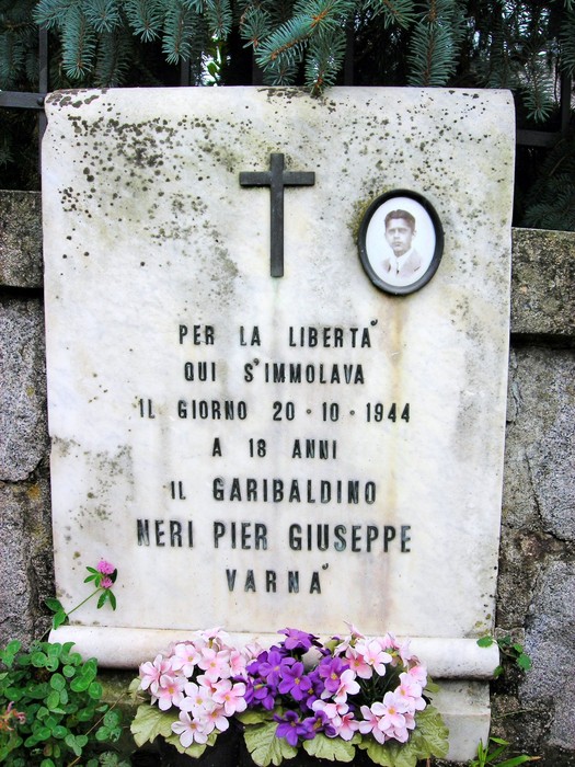 Cippo commemorativo dedicato a Pier Giuseppe Varnà, caduto per la libertà il 20 ottobre 1944.