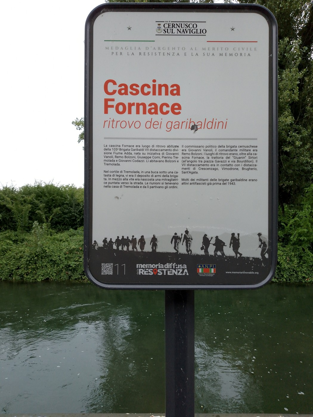 Targa commemorativa di Cascina Fornace, dedicata al ritrovo dei garibaldini. Panoramica sul contesto storico.