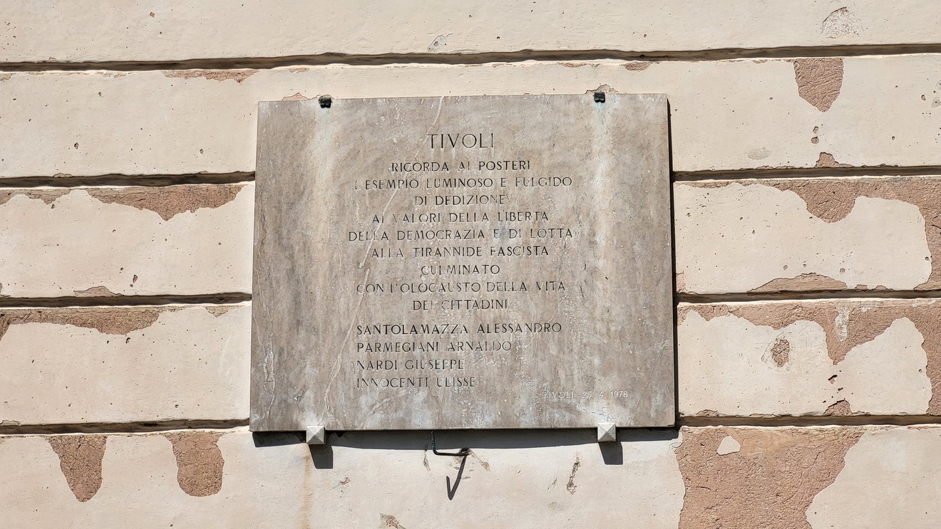 Lapide commemorativa per gli antifascisti tiburtini, situata a Tivoli.