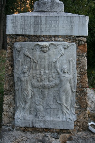 Monumento commemorativo per il quarantesimo anniversario dell'eccidio di Sant'Anna di Stazzema.
