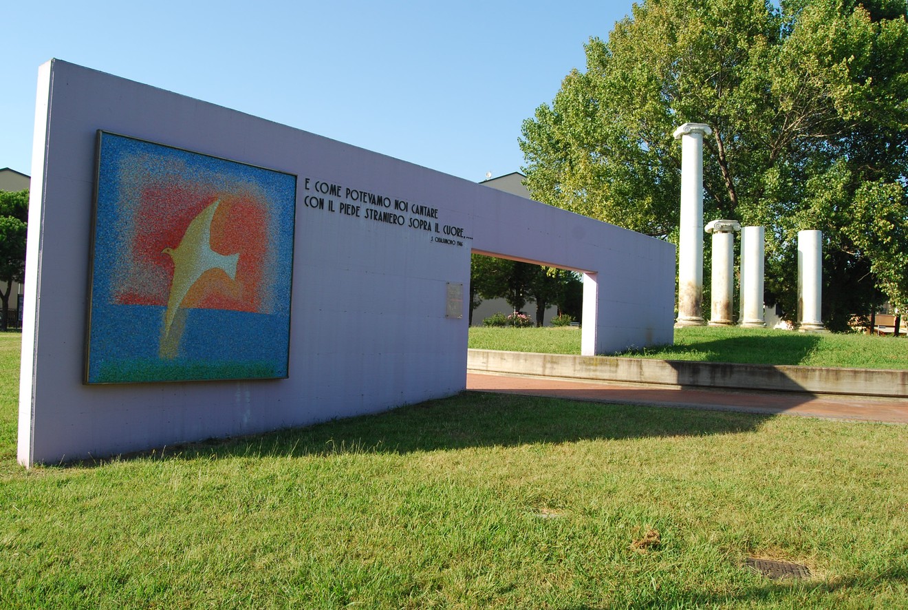Monumento alla Resistenza e alla Pace, un omaggio artistico alla lotta per la libertà e la pacificazione.