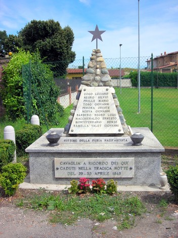 Monumento commemorativo dedicato alle vittime della rappresaglia nazifascista, situato a Cavaglia.