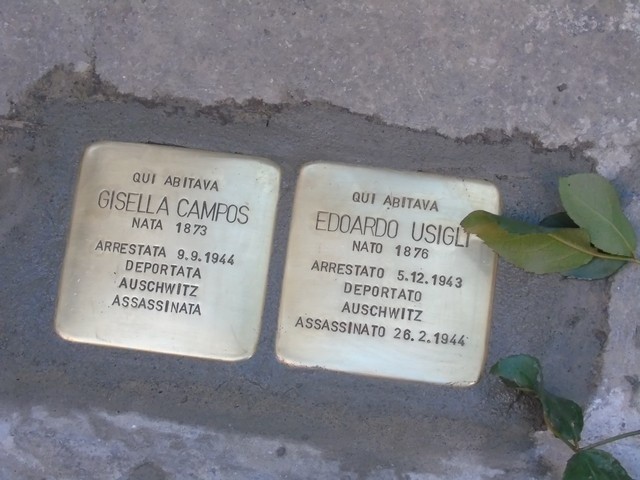 Pietre d'inciampo commemorative dedicati a Gisella Campos ed Edoardo Usigli, vittime dell'Olocausto.