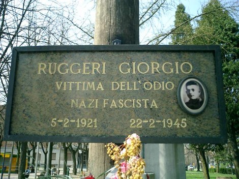 Targa commemorativa dedicata a Ruggeri Giorgio, vittima del nazifascismo, con foto e date significative.