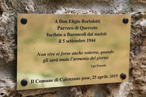 Monumento dedicato a Don Bortolotti, sacerdote fucilato dai nazisti nel 1944 a Calenzano.