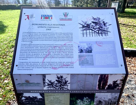 Monumento alla Resistenza, opera di Umberto Mastroianni, situato in un parco, simbolo di memoria storica e omaggio.