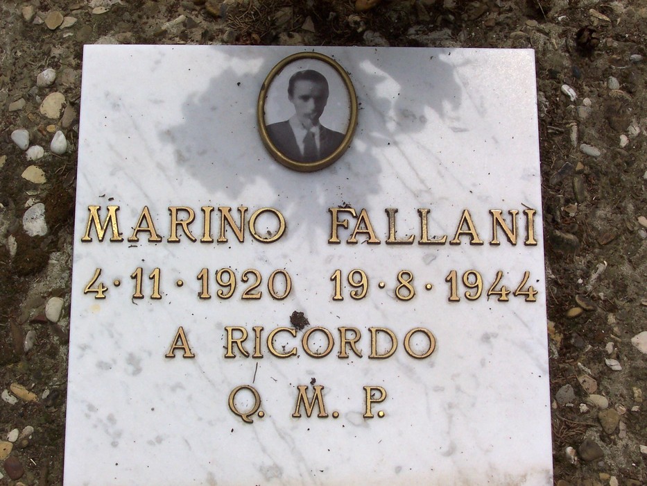 Targa commemorativa di Marino Fallani nel Sacrario del cimitero di Badia a Settimo.