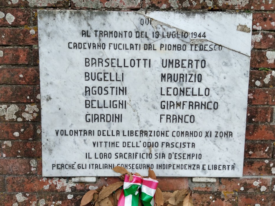 Monumento commemorativo dedicato a Barsellotti, Bugelli e altri martiri della Resistenza.