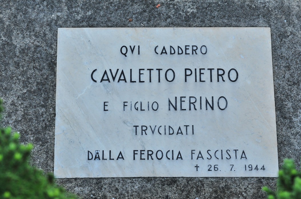 Lapide commemorativa dedicata a Cavaletto Pietro e figlio Nerino, vittime del regime fascista.