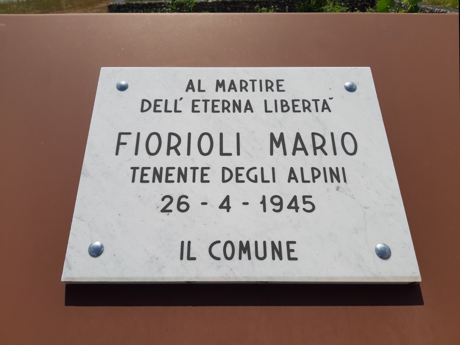 Monumento commemorativo a Morando, Fiorioli, Mussa e Torre in onore dei martiri della libertà.