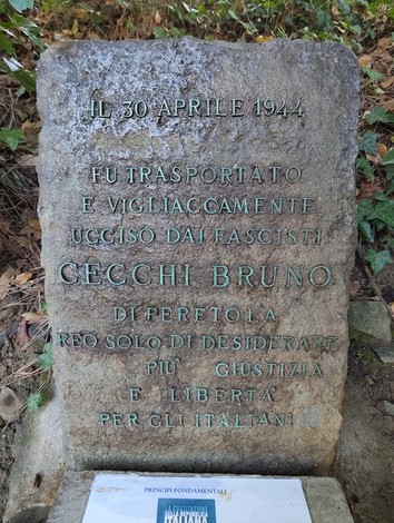 Cippo commemorativo a Cecchi, dedicato a Bruno Cecchi, vittima dei fascisti nel 1944.