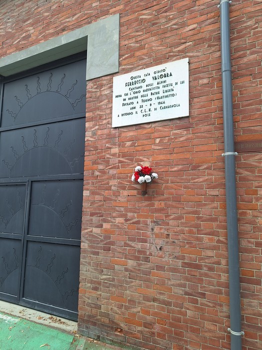 Lapide a Valobra, Comune di Carmagnola (TO), foto 2