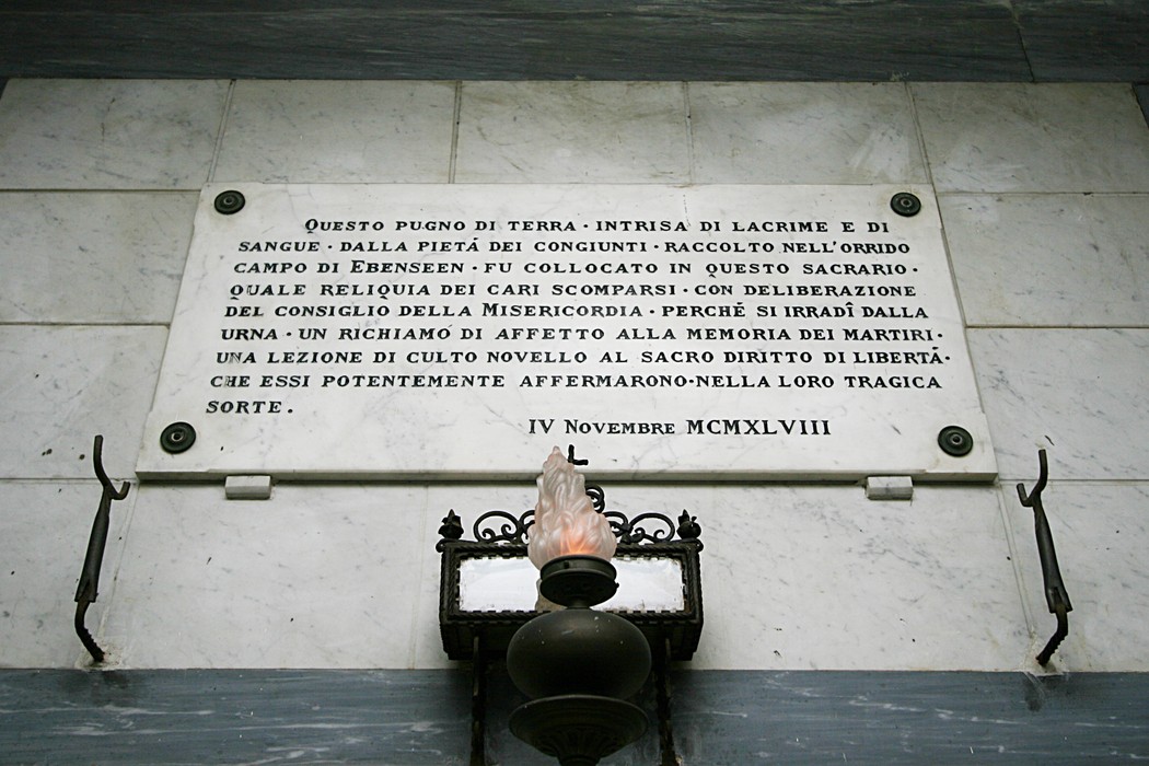 Cripta dei Deportati: memoriale che onora le vittime della deportazione e del sacrificio umano.