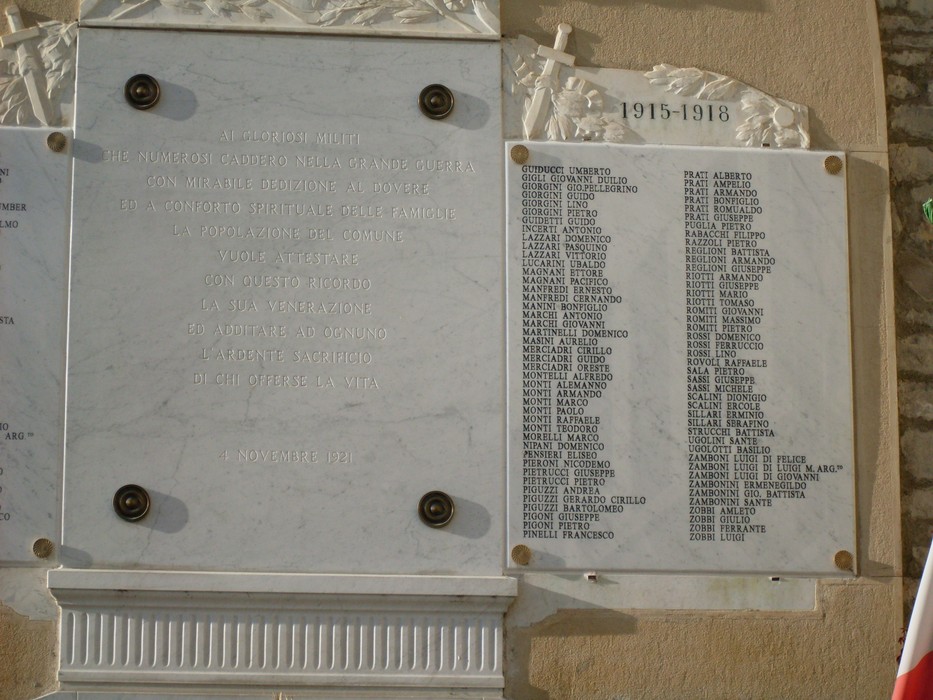 Monumento ai Caduti di Villa Minozzo, dedicato alla memoria dei soldati nella Grande Guerra.