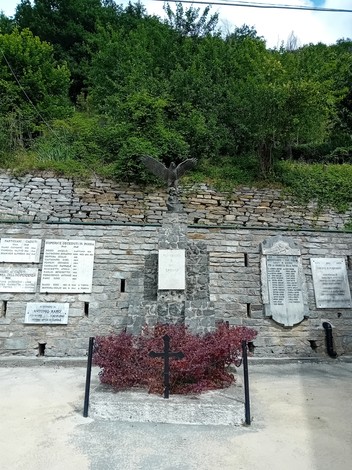 Monumento ai caduti, Comune di Pornassio (IM), foto 1