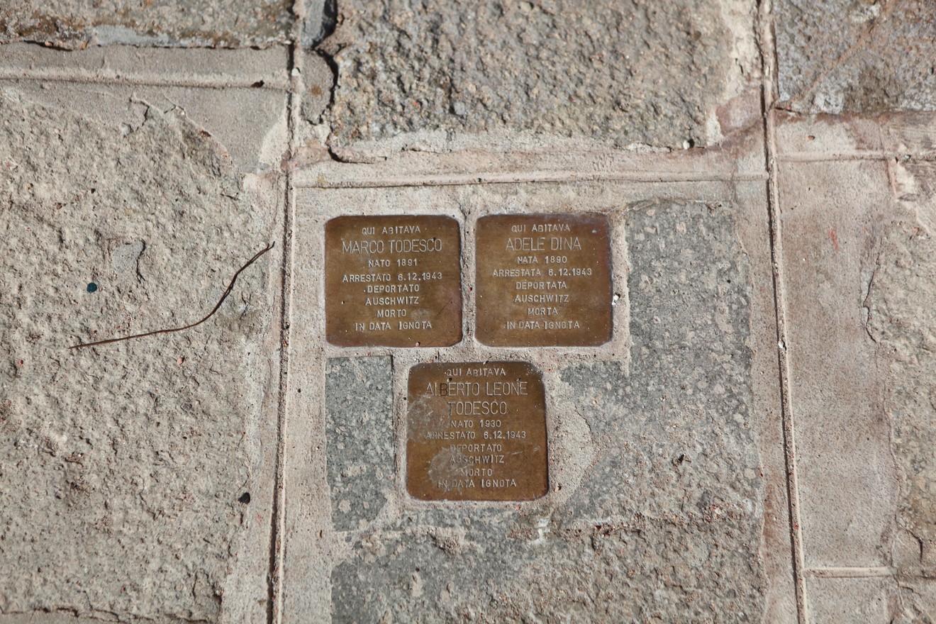 Pietre d'inciampo dedicate alla famiglia Dina - Todesco, commemorazione di vittime della Shoah.