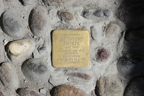 Pietra d'inciampo dedicata a Alessandro Zappata, commemorativa della sua arresto e deportazione.